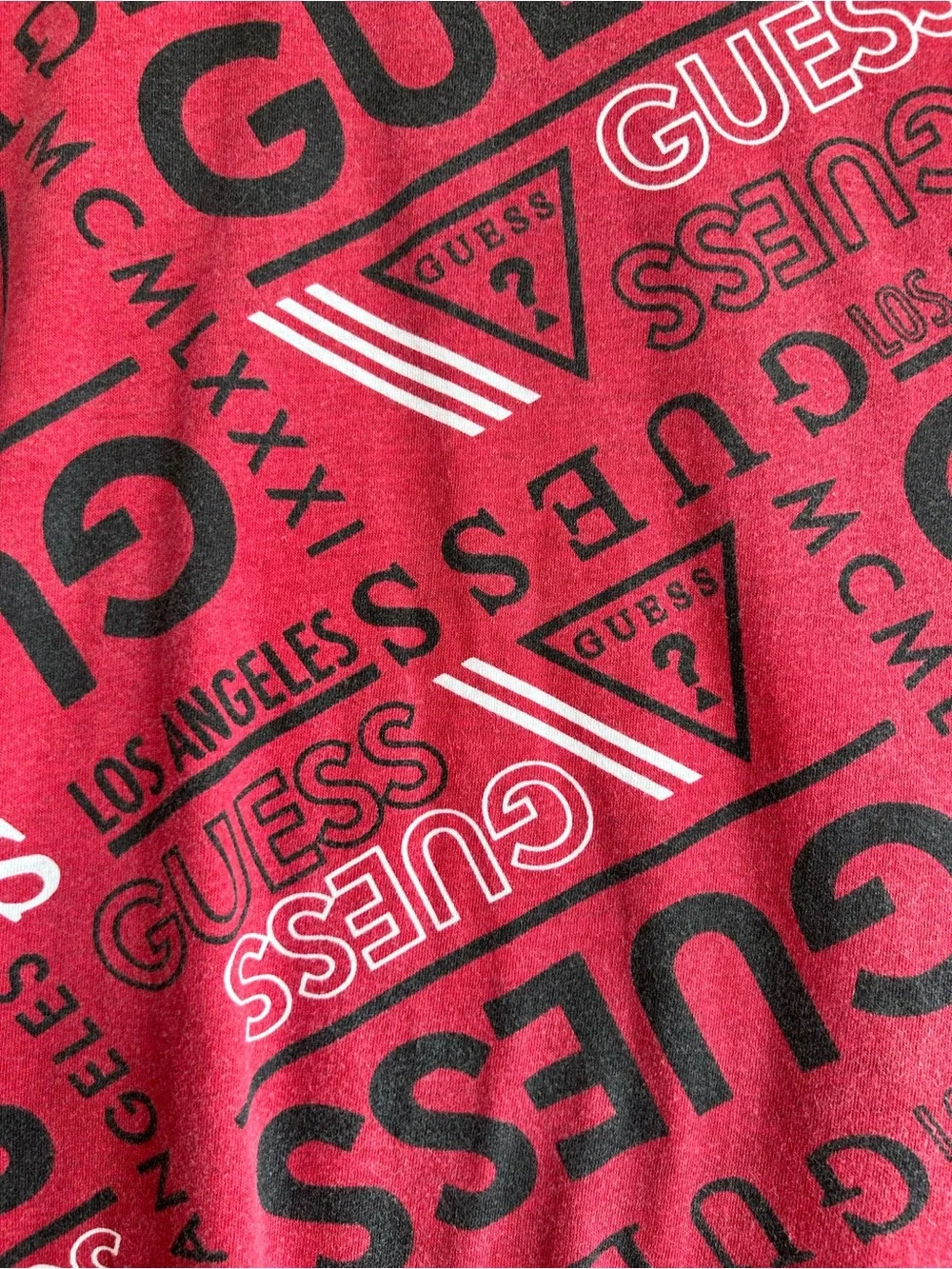 GUESS Men’s Large Red All Over Logo Graphic Tee - Picture 3 of 9